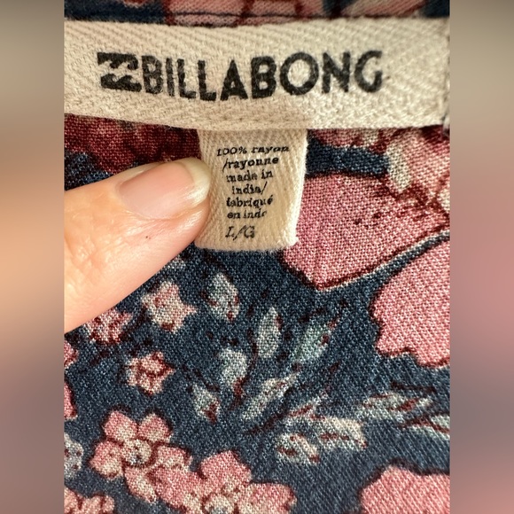 Billabong long sleeve dress, v neck, to knees. - Picture 3 of 3